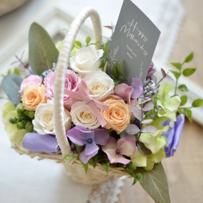 フラワーギフト ミニバスケットのフラワーアレンジ