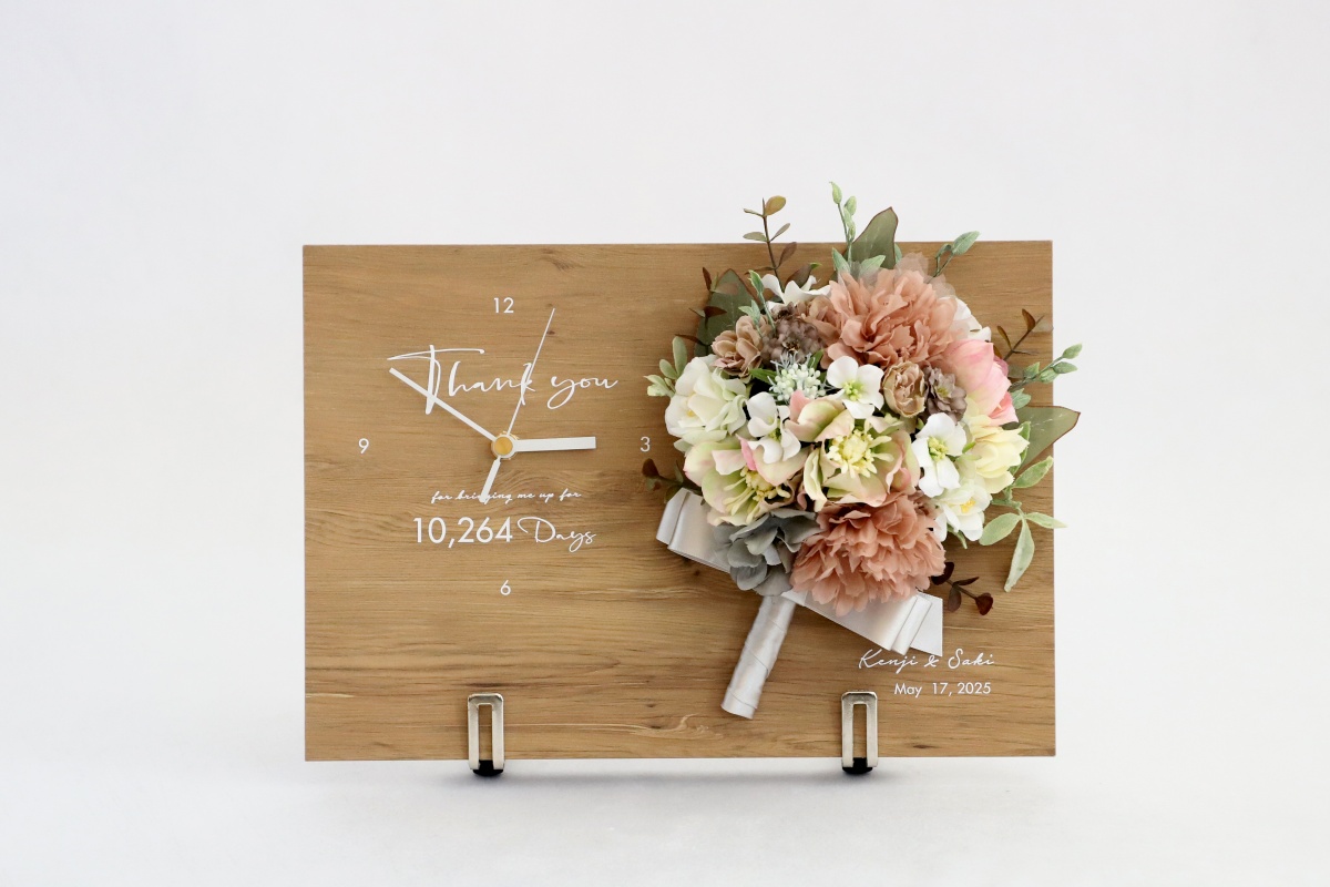 結婚式の記念品の花時計の置き時計イメージ