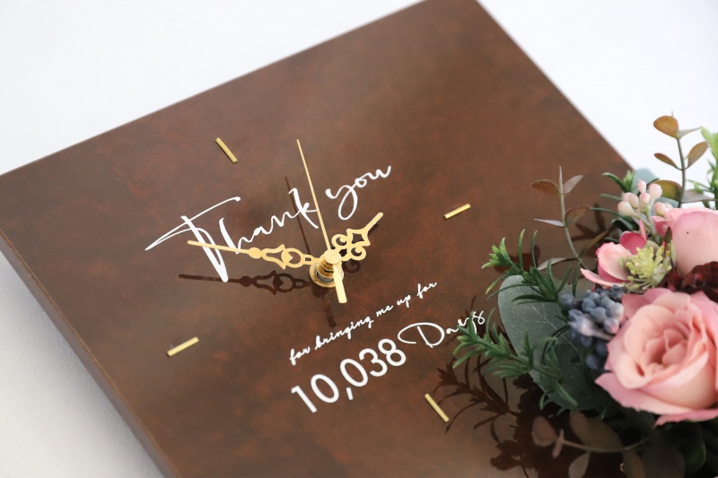 還暦や古希の記念品におすすめのミニブーケの花時計の印字例イメージ
