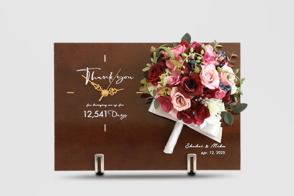 還暦 古希 喜寿の記念品におすすめのブーケの花時計／プレミアム・ローズの正面イメージ