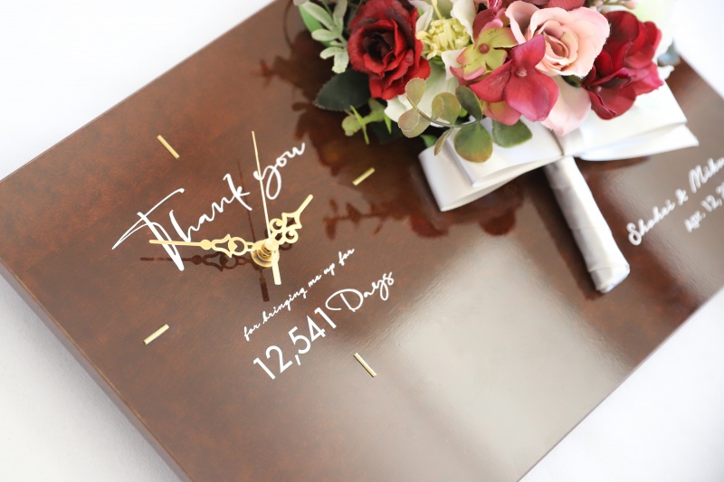 還暦の誕生日プレゼントにおすすめのブーケの花時計／プレミアム・ローズの文字盤イメージ