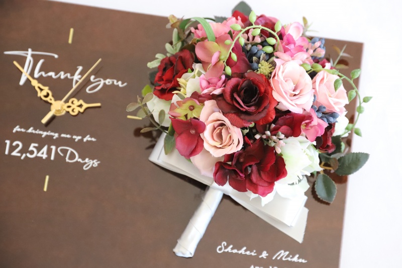 還暦 古希 喜寿の誕生日プレゼントにおすすめのブーケの花時計／プレミアム・ローズのフラワーイメージ