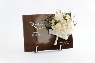 木製パネルの花時計・プレミアム 木製パネルとブーケの花時計/プレミアム・スノー